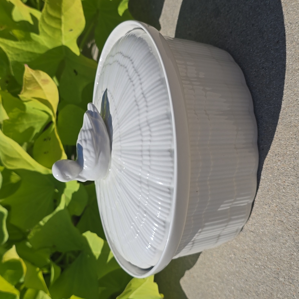 Goebel covered dish